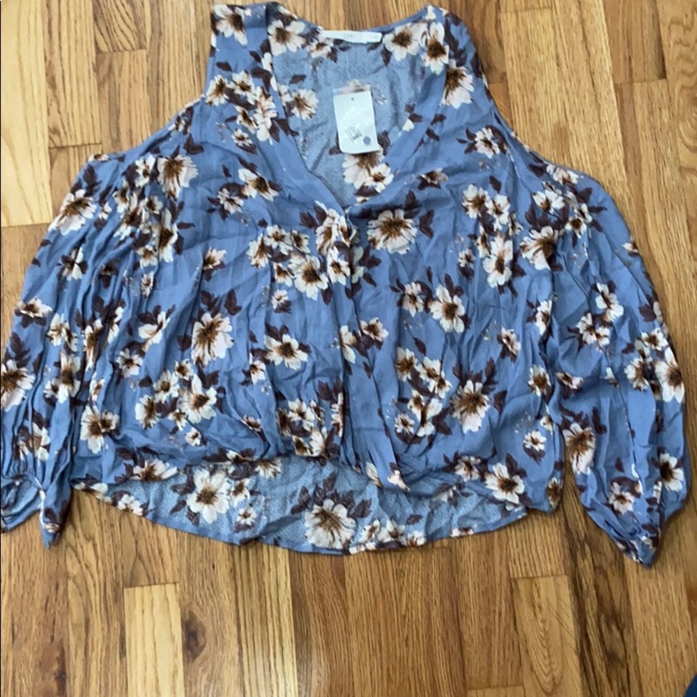 Lush blue floral top in size medium